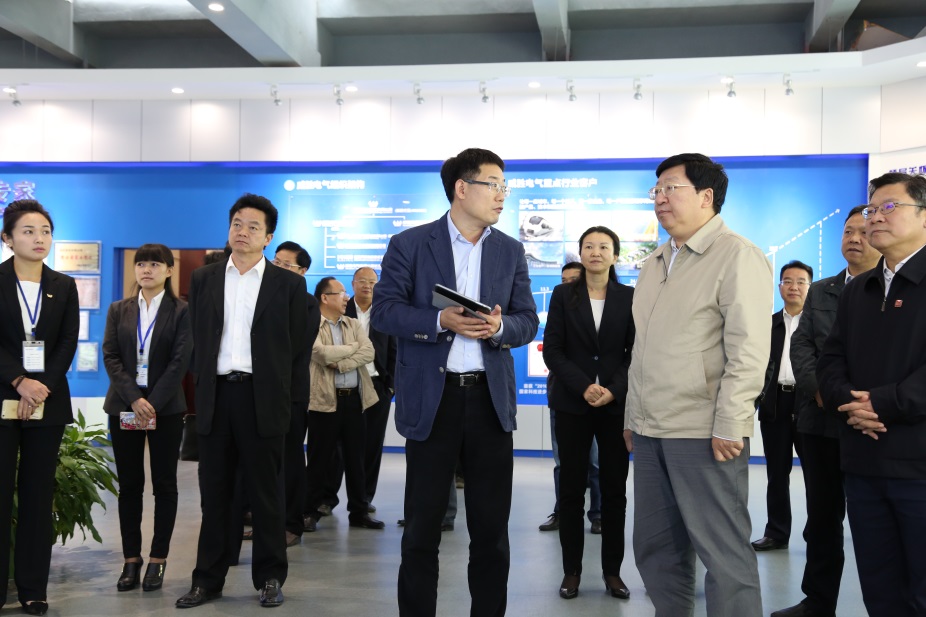 湖南省委常委、省人民政府常務副省長陳向群一行蒞臨威勝電氣產業園